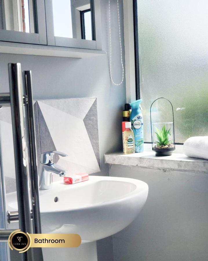 Nr Birmingham City Centre, 5 Bed, Luxe Inn エクステリア 写真